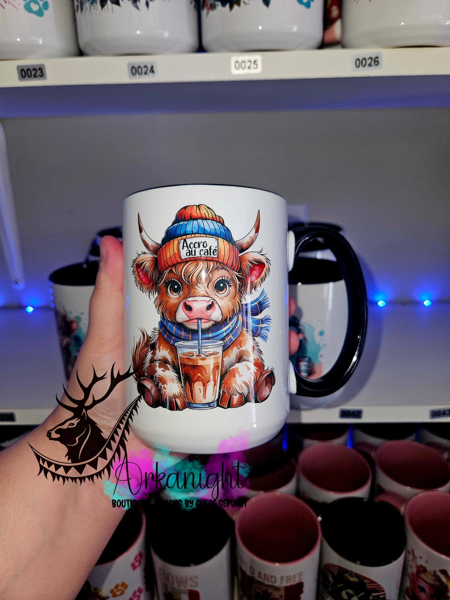 Tasse en céramique sur commande - Accro au café - Bleu