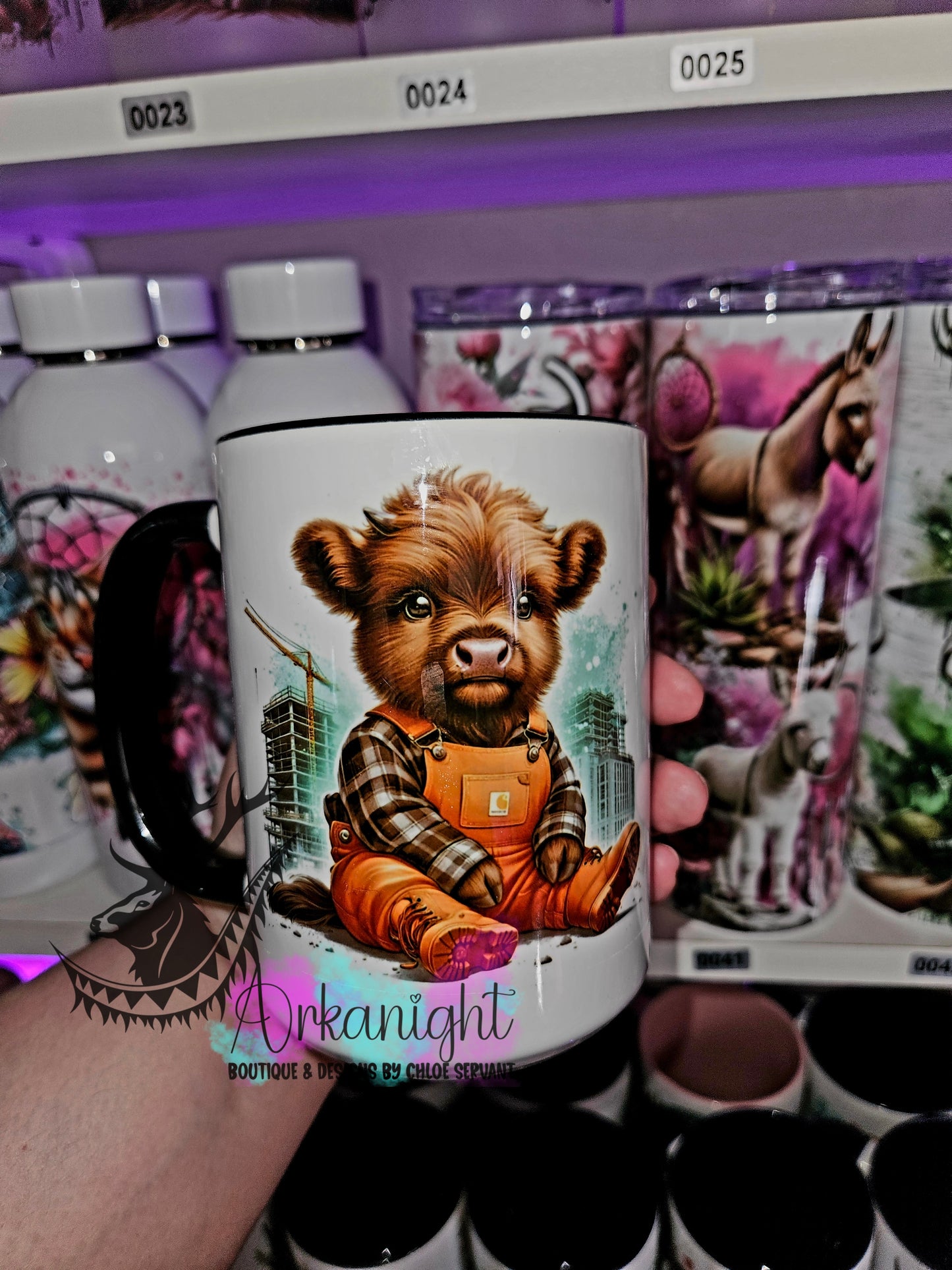 Tasse en céramique sur commande - Highland Cow Construction - 03