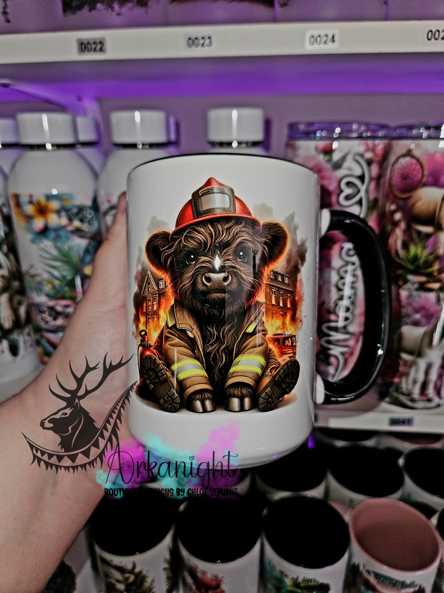 Tasse en céramique sur commande - Highland Cow Pompier - 02