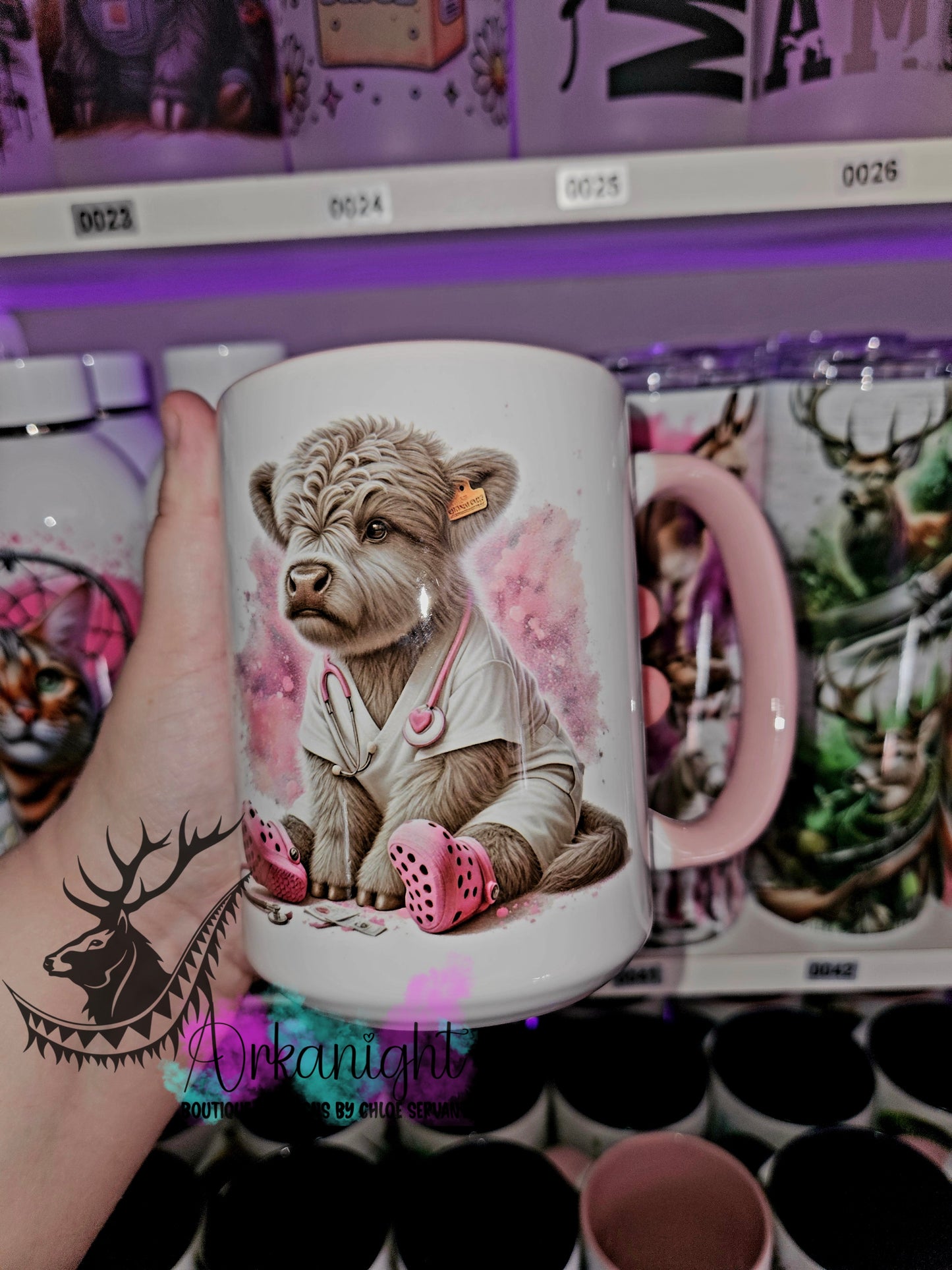 Tasse en céramique sur commande - Highland Cow Nurse - Rose - 02