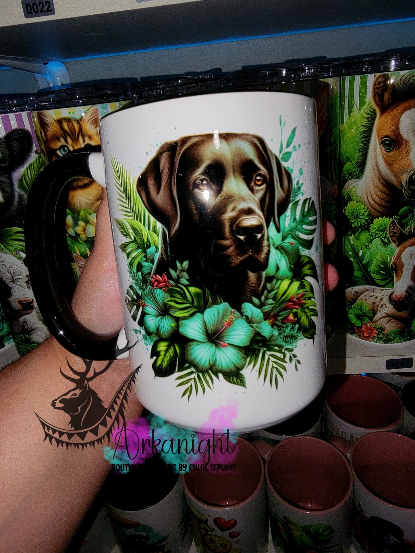 Tasse en céramique sur commande - Monstera & Chien - Labrador Noir