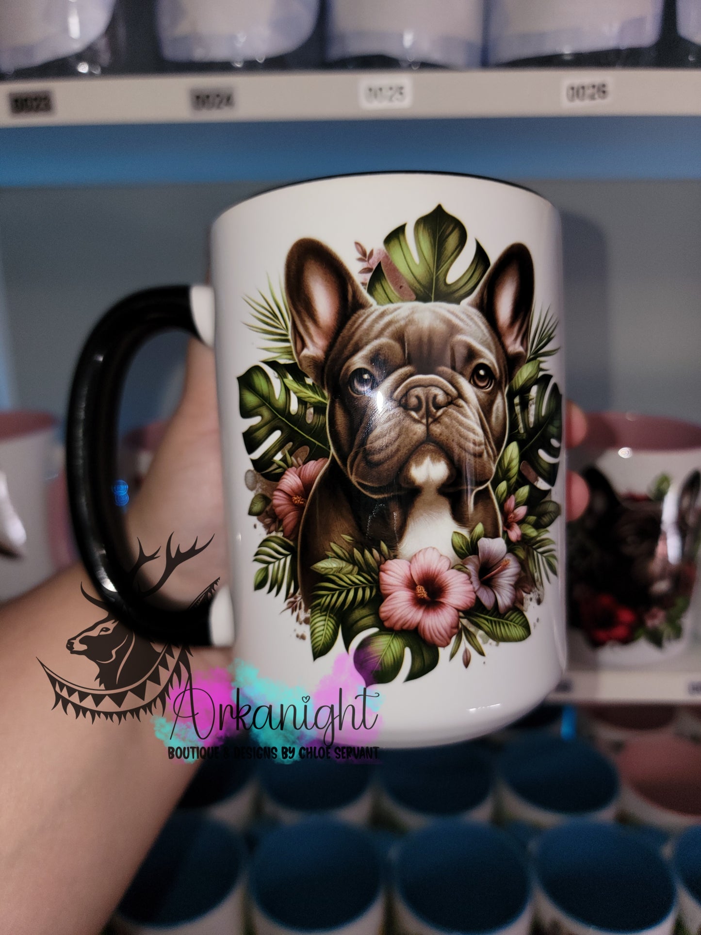 Tasse en céramique sur commande - Monstera & Chien - Frenchie Gris/Bleu