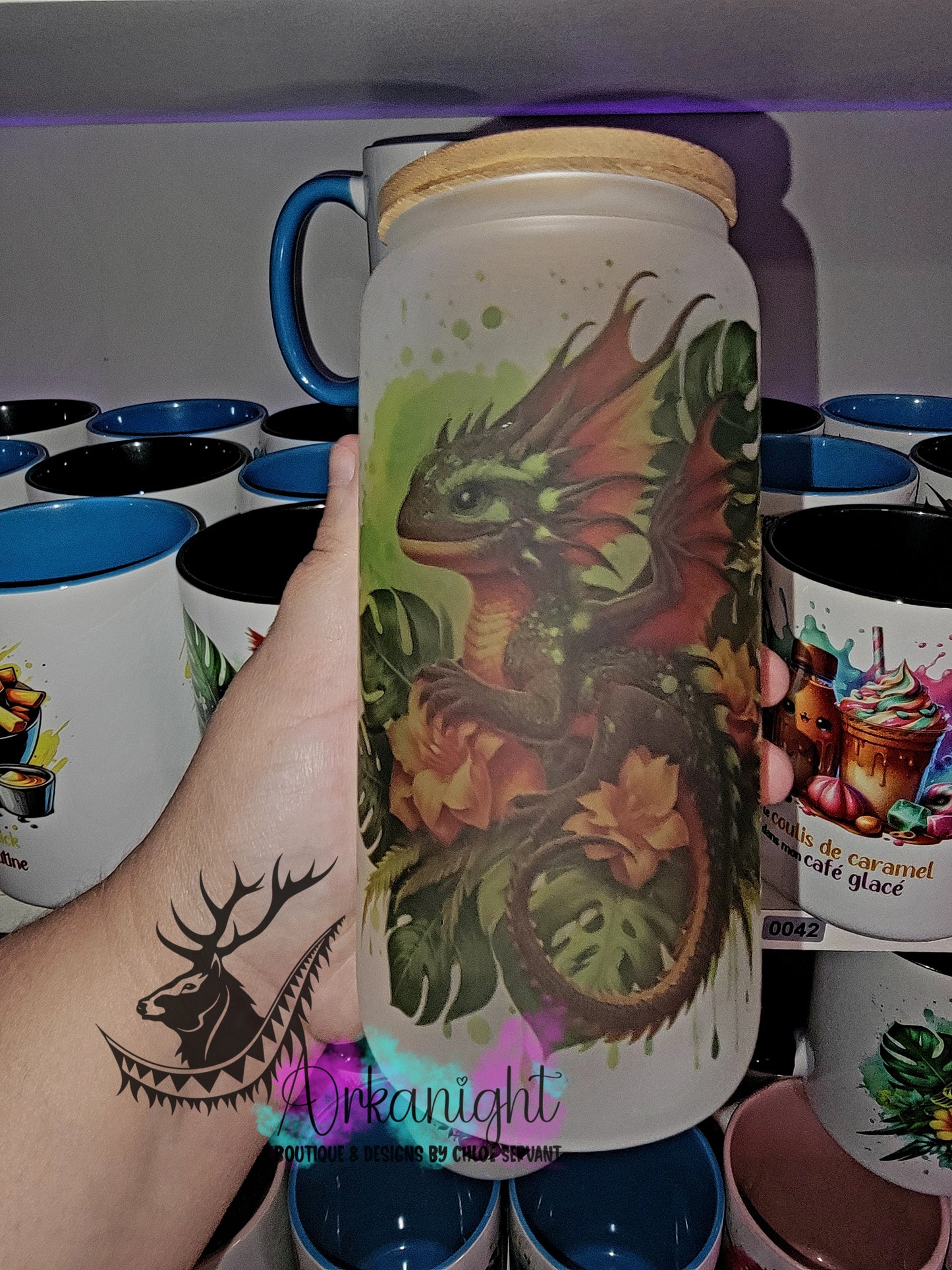 Verre en vitre givré 16oz & Couvercle en Bambou - Bébé Dragon Noir, Vert & Orange