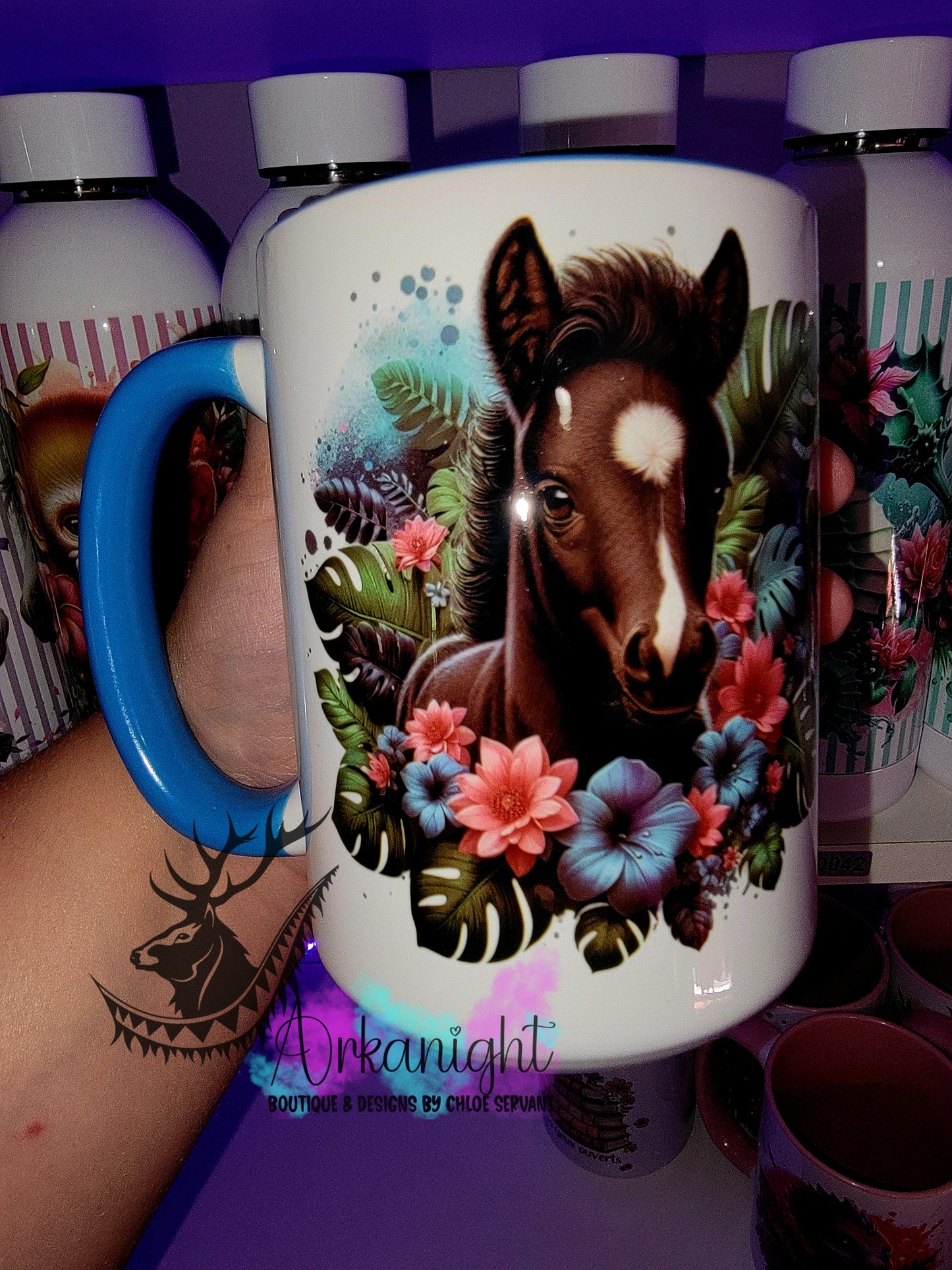 Tasse en céramique sur commande - Monstera & Animals - Poulain Noir