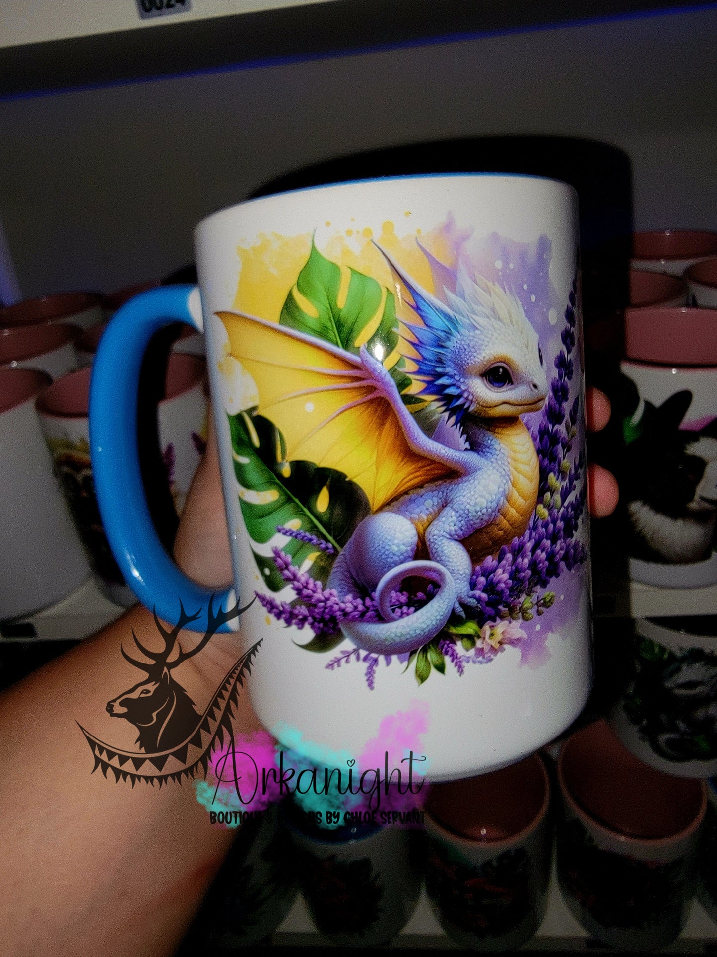 Tasse en céramique sur commande - Bébé Dragon bleu poudre , jaune et Lilas