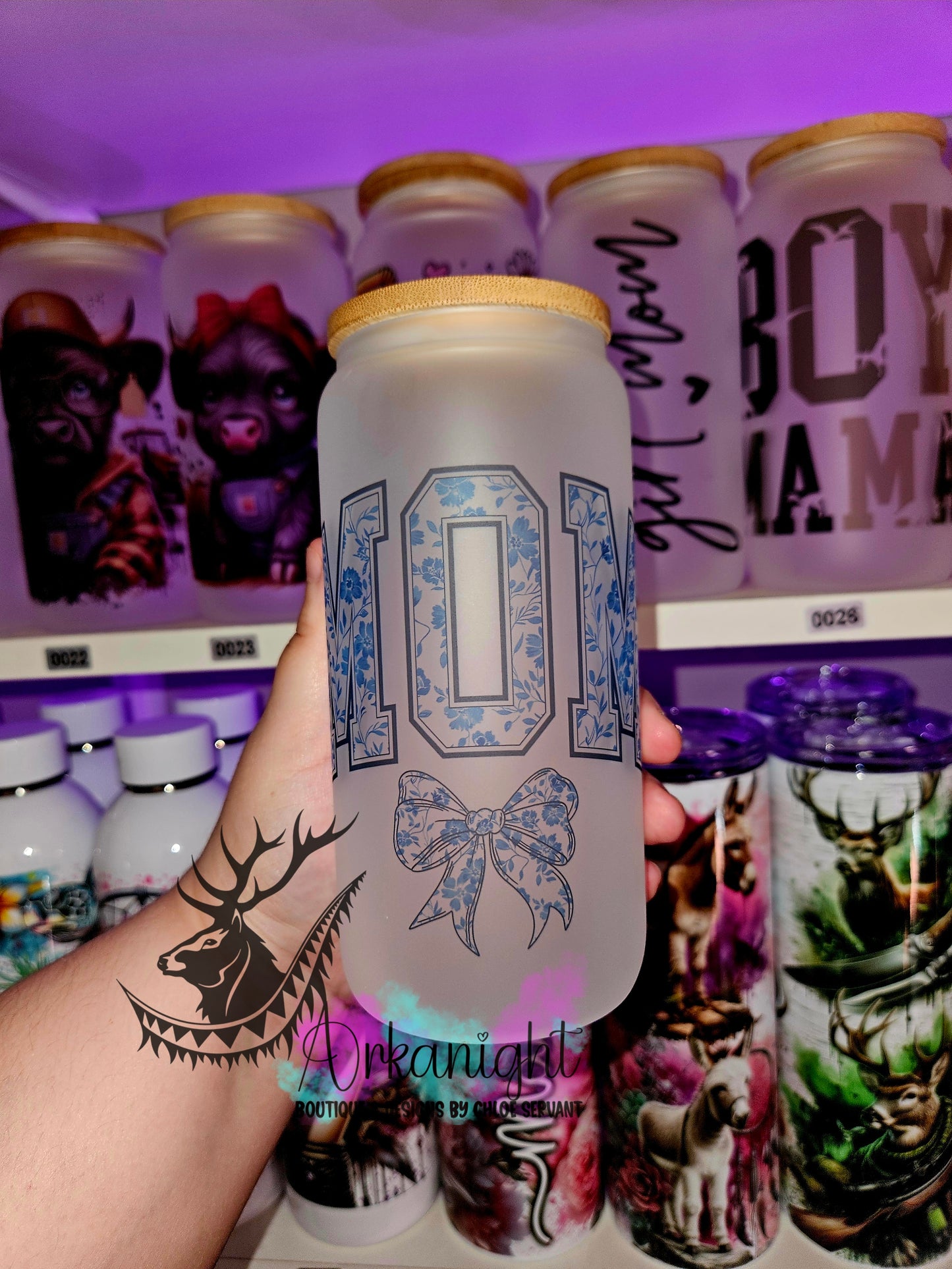 Verre en vitre givré 16oz & Couvercle en Bambou - Mom Blue