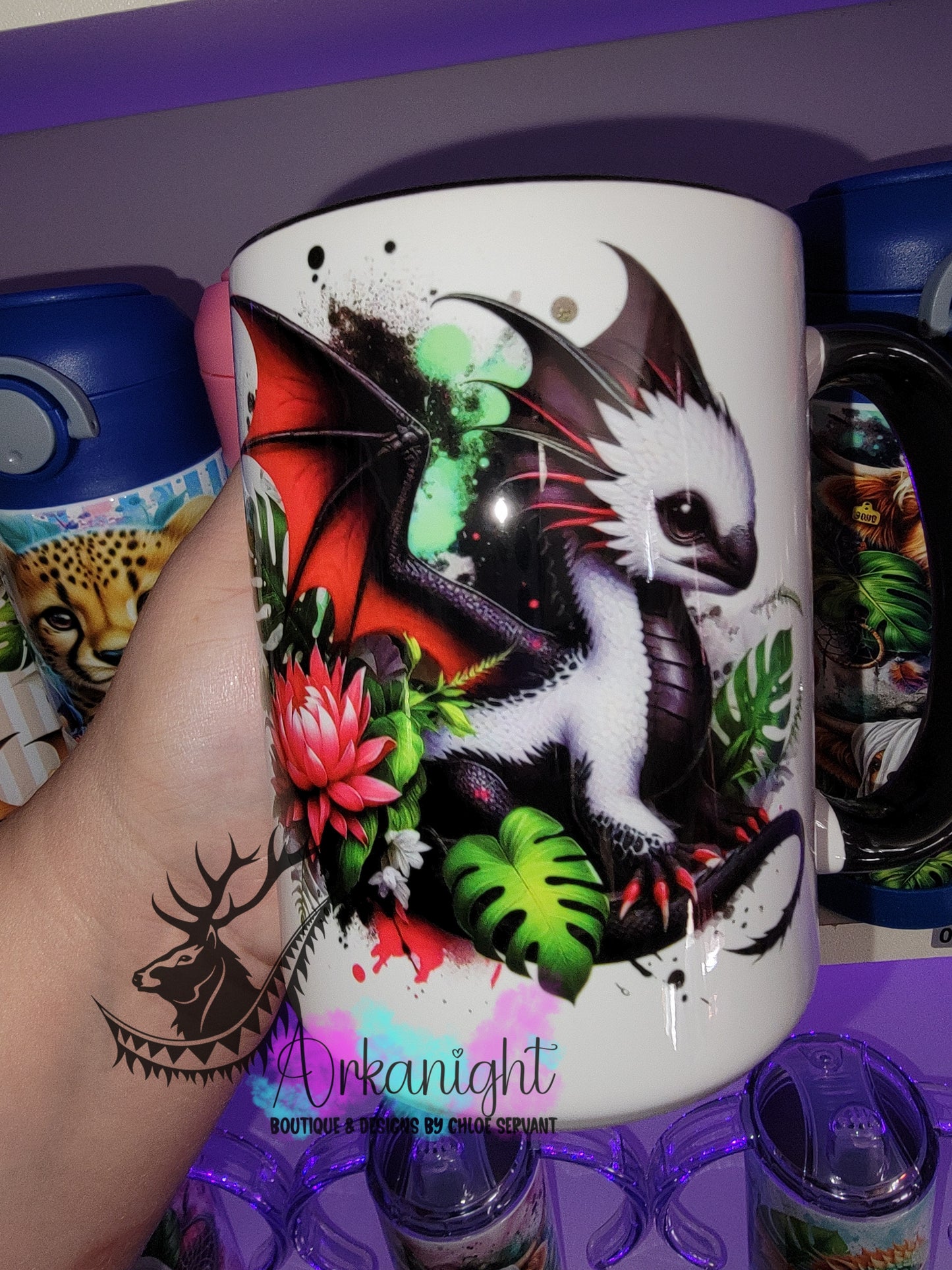 Tasse en céramique sur commande - Collection Bébé Dragon - Blanc, Noir & Rouge
