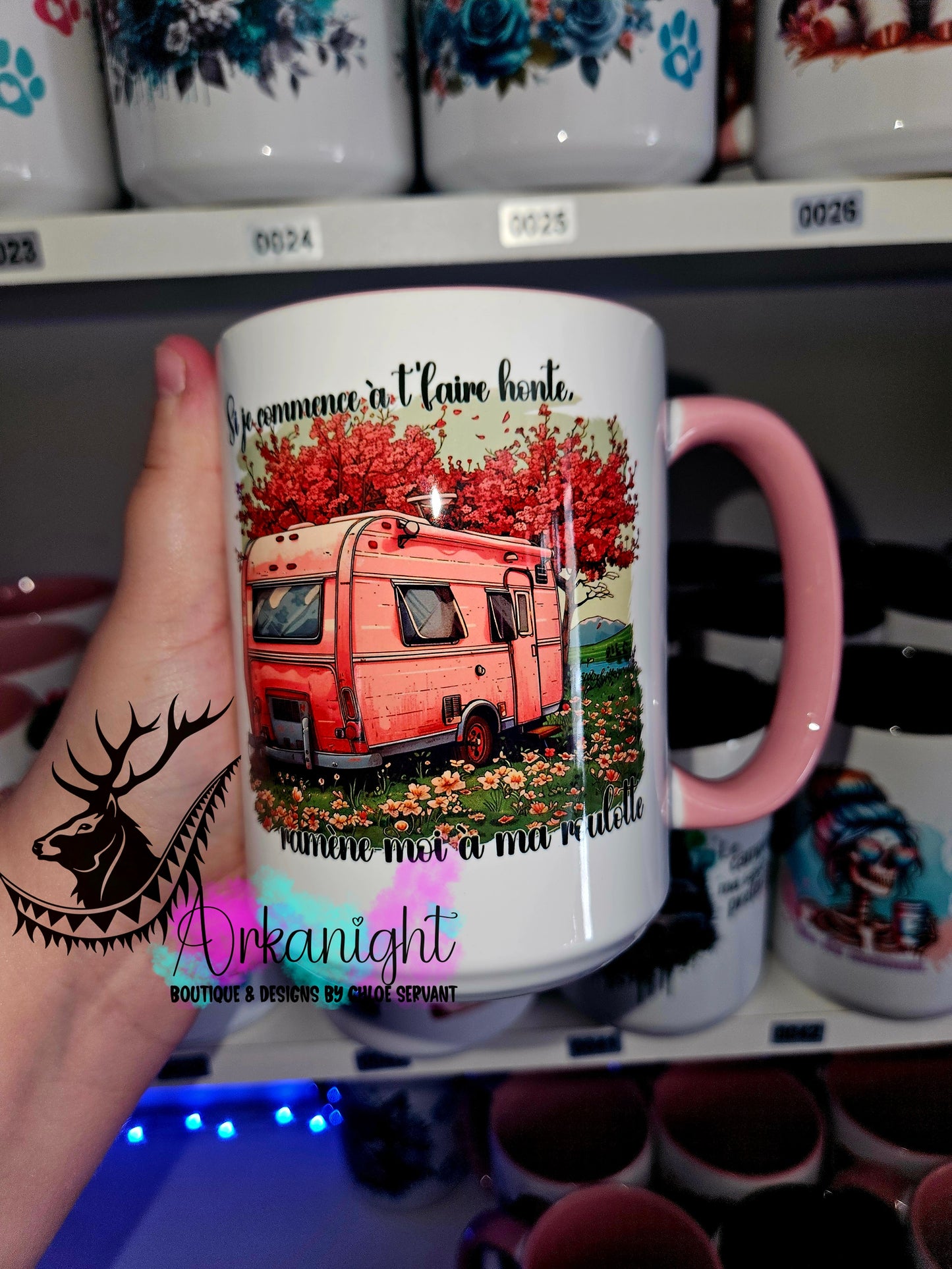 Tasse en céramique sur commande - Si je te fais honte , ramène moi à ma roulotte - Rose