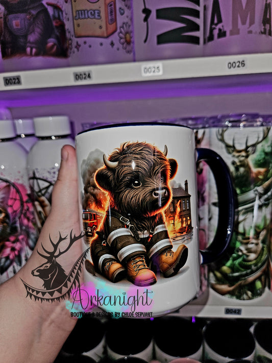 Tasse en céramique sur commande - Highland Cow Pompier - 01