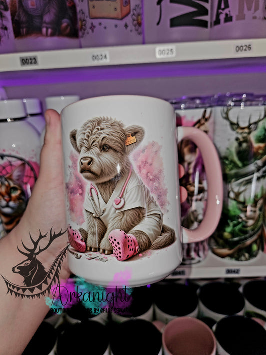 Tasse en céramique sur commande - Highland Cow Nurse - Rose - 02