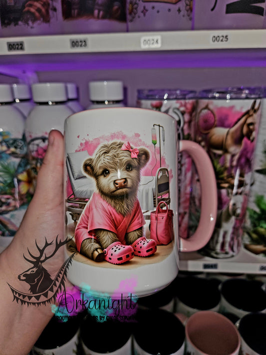 Tasse en céramique sur commande - Highland Cow Nurse - Rose - 01