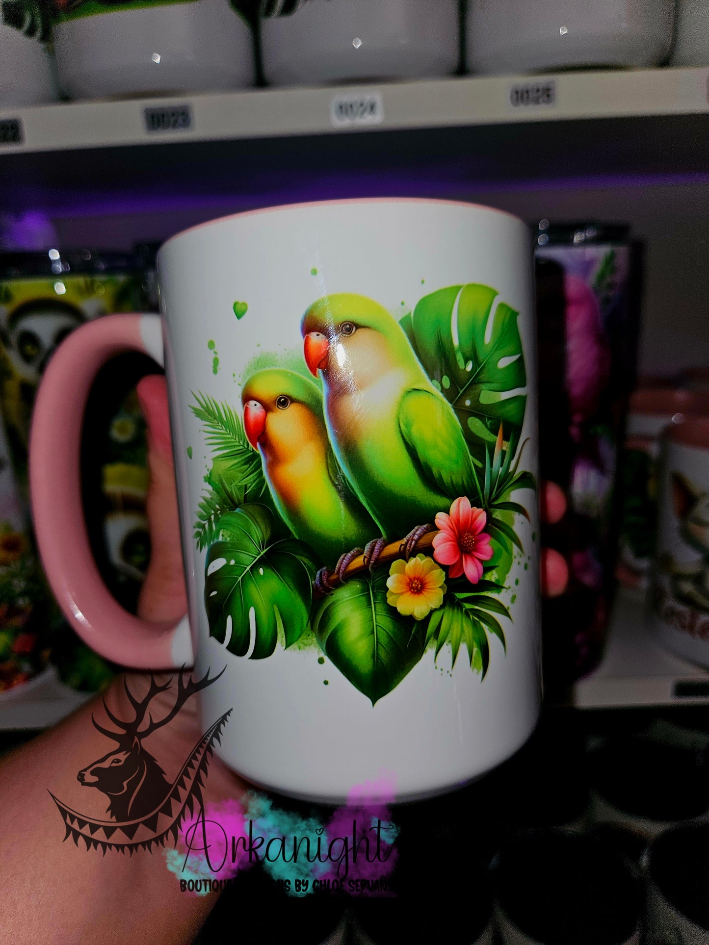 Tasse en céramique sur commande - Monstera & animals - Couple d'inséparables
