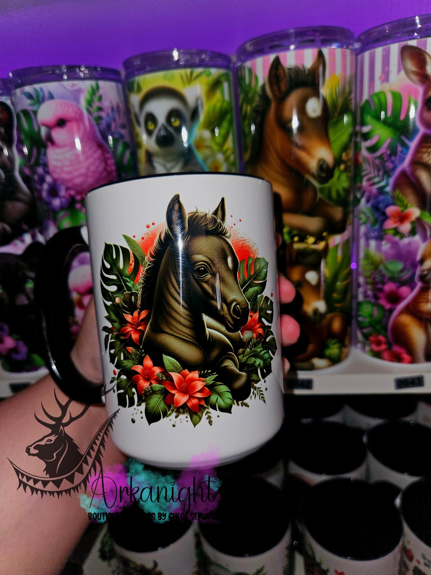 Tasse en céramique sur commande - Monstera & Animals - Poulain Noir