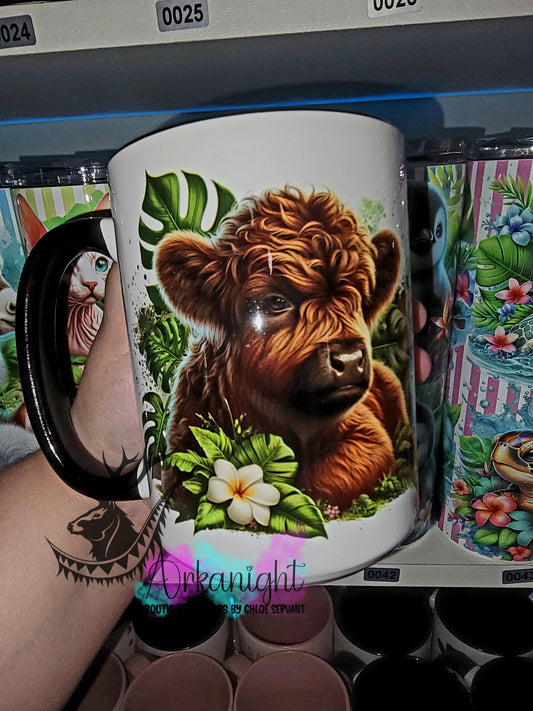Tasse en céramique sur commande - Monstera & animals - Vache Highland Brune