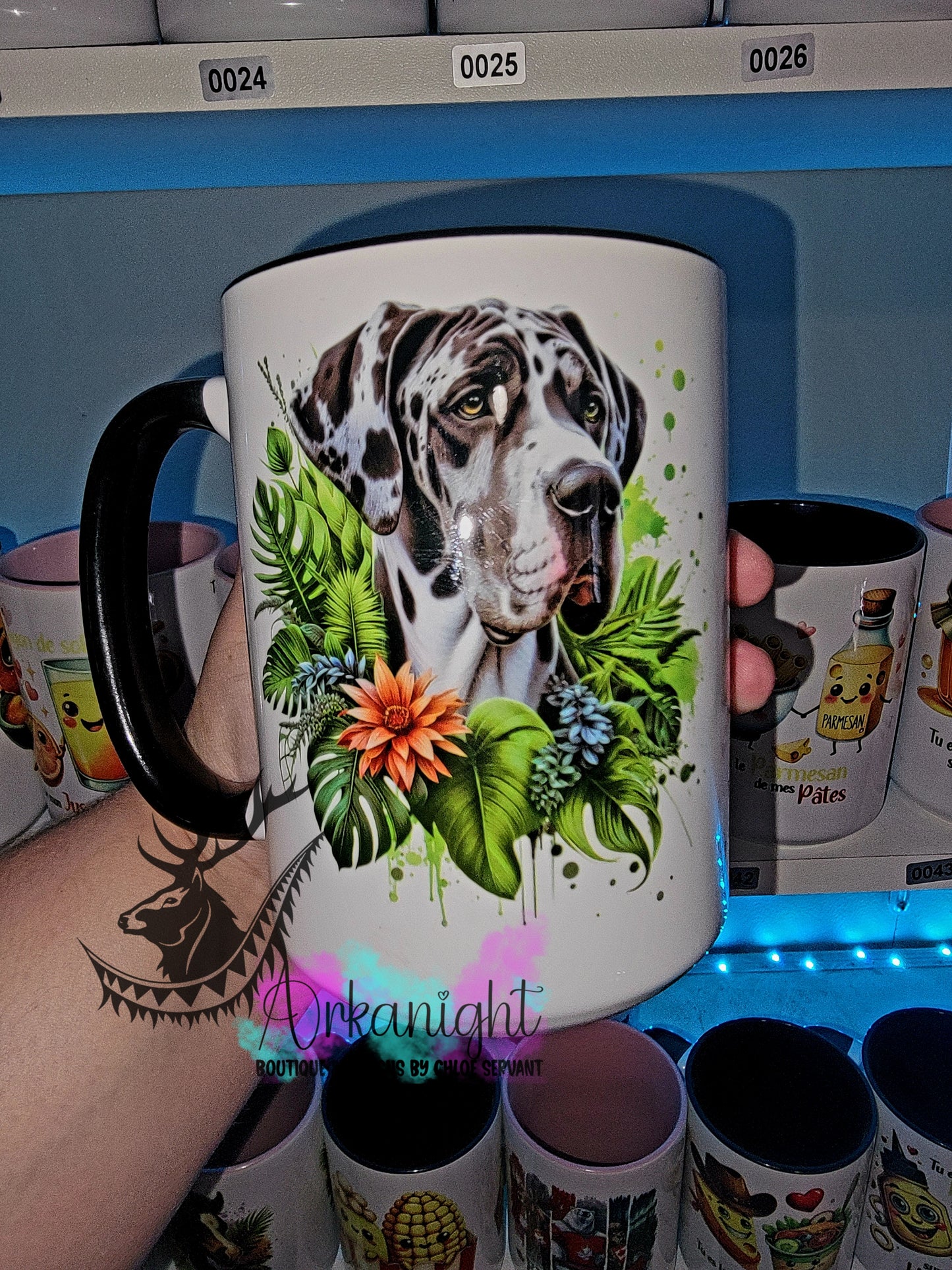 Tasse en céramique sur commande - Monstera & Chien - Grand Danois Alerquin - Vert