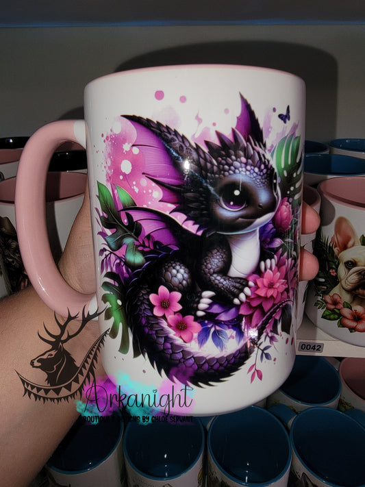 Tasse en céramique sur commande - Monstera & Bébé Dragon - Noir & Mauve Foncé