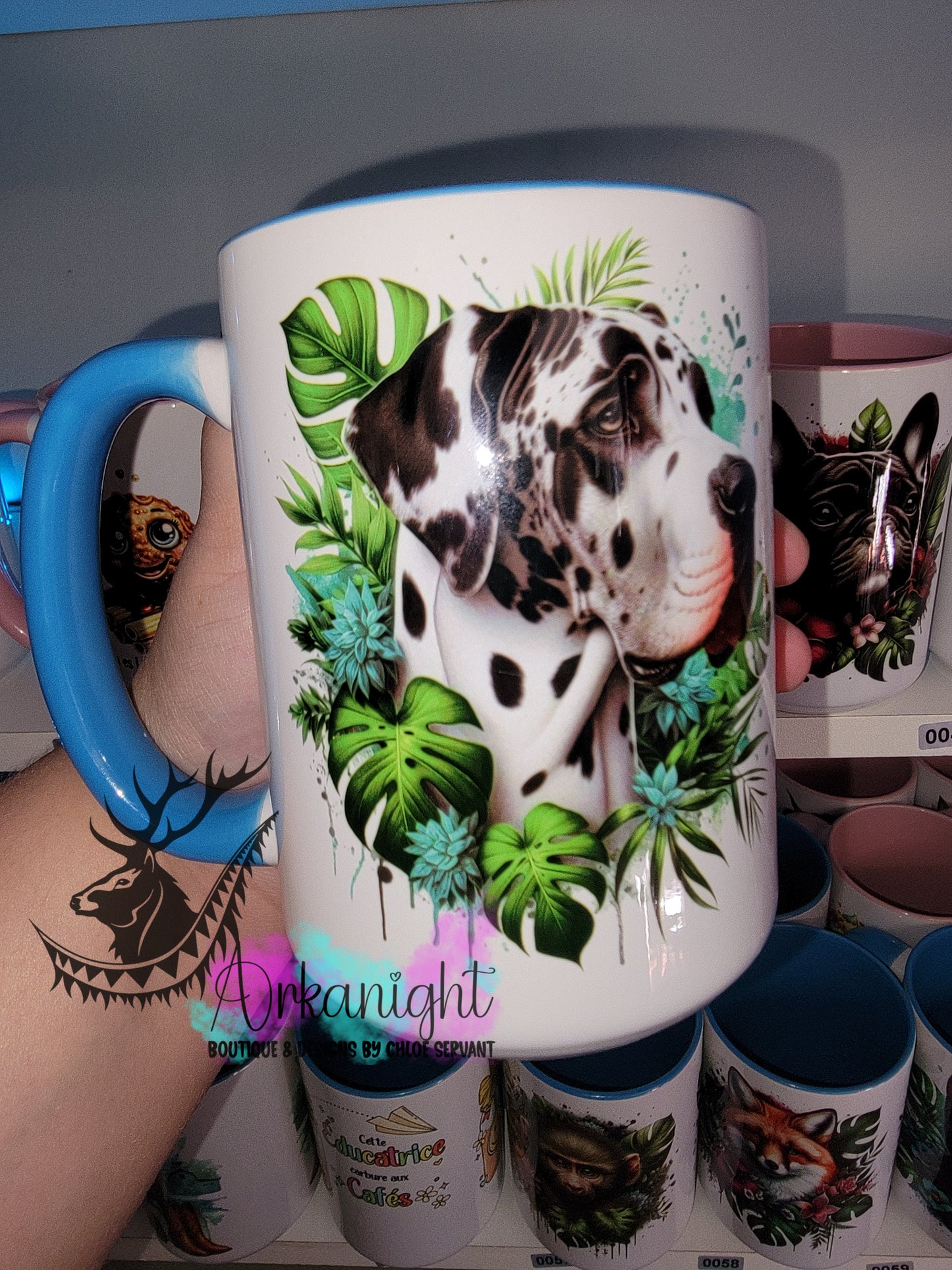 Tasse en céramique sur commande - Monstera & Chien - Grand Danois Arlequin - Turquoise