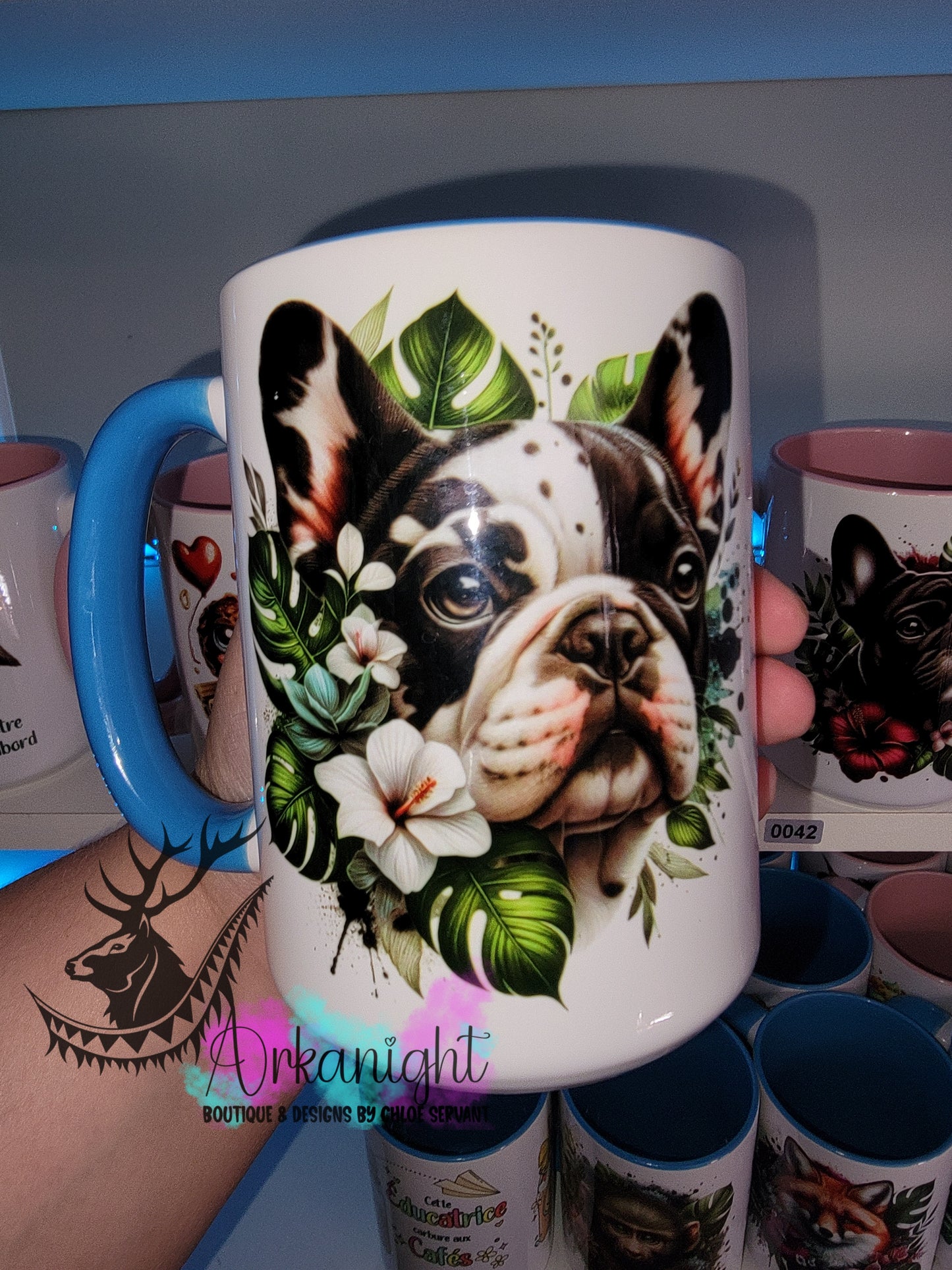Tasse en céramique sur commande - Monstera & Chien - Frenchie Arlequin