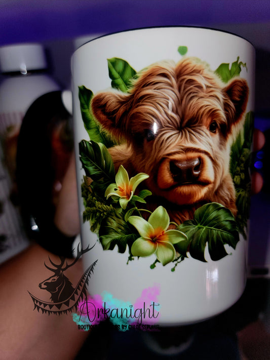 Tasse en céramique sur commande - Monstera & Animals- Highland Cow Tan