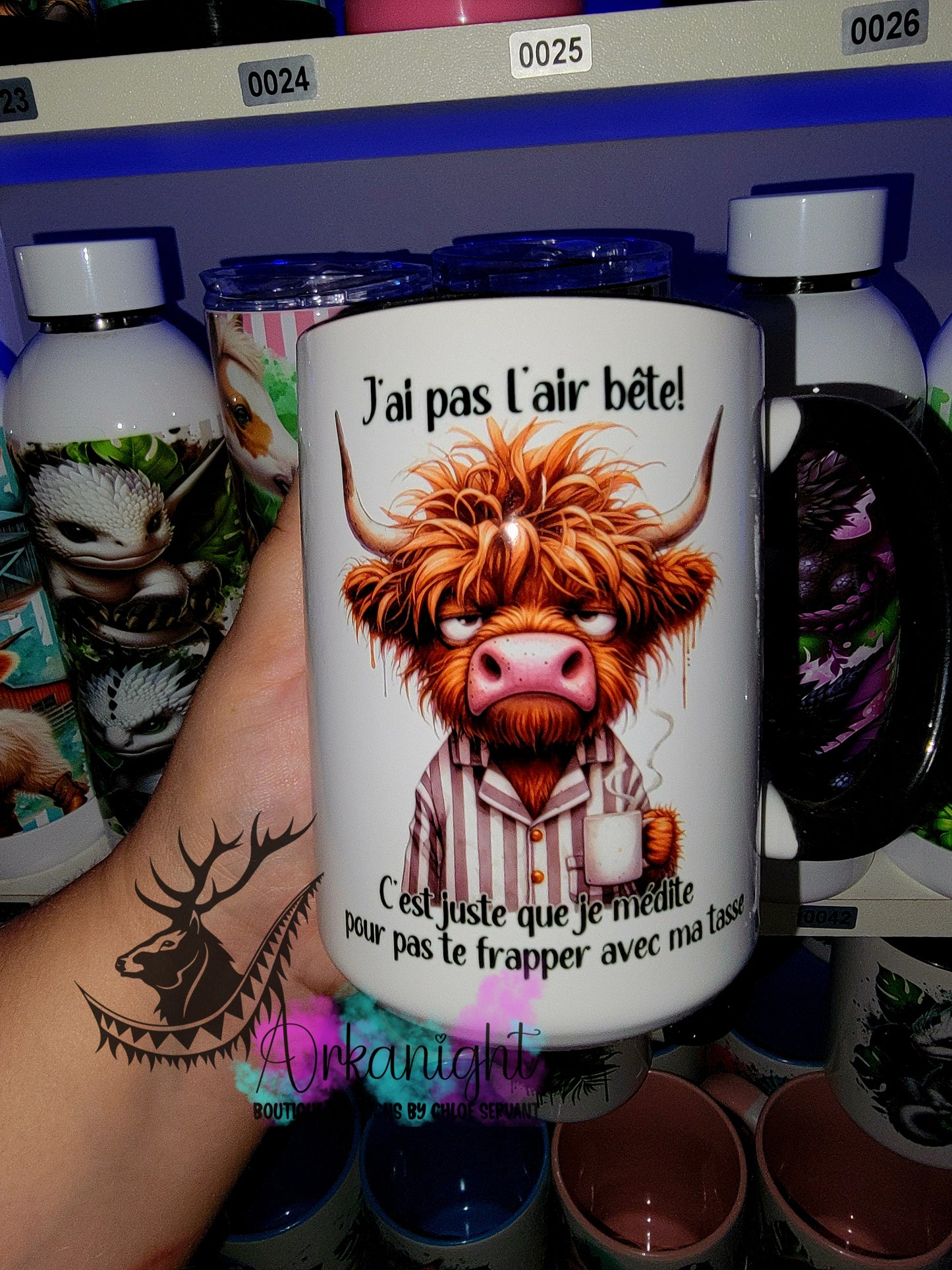 Tasse en céramique sur commande - je médite pour pas te frapper avec ma tasse