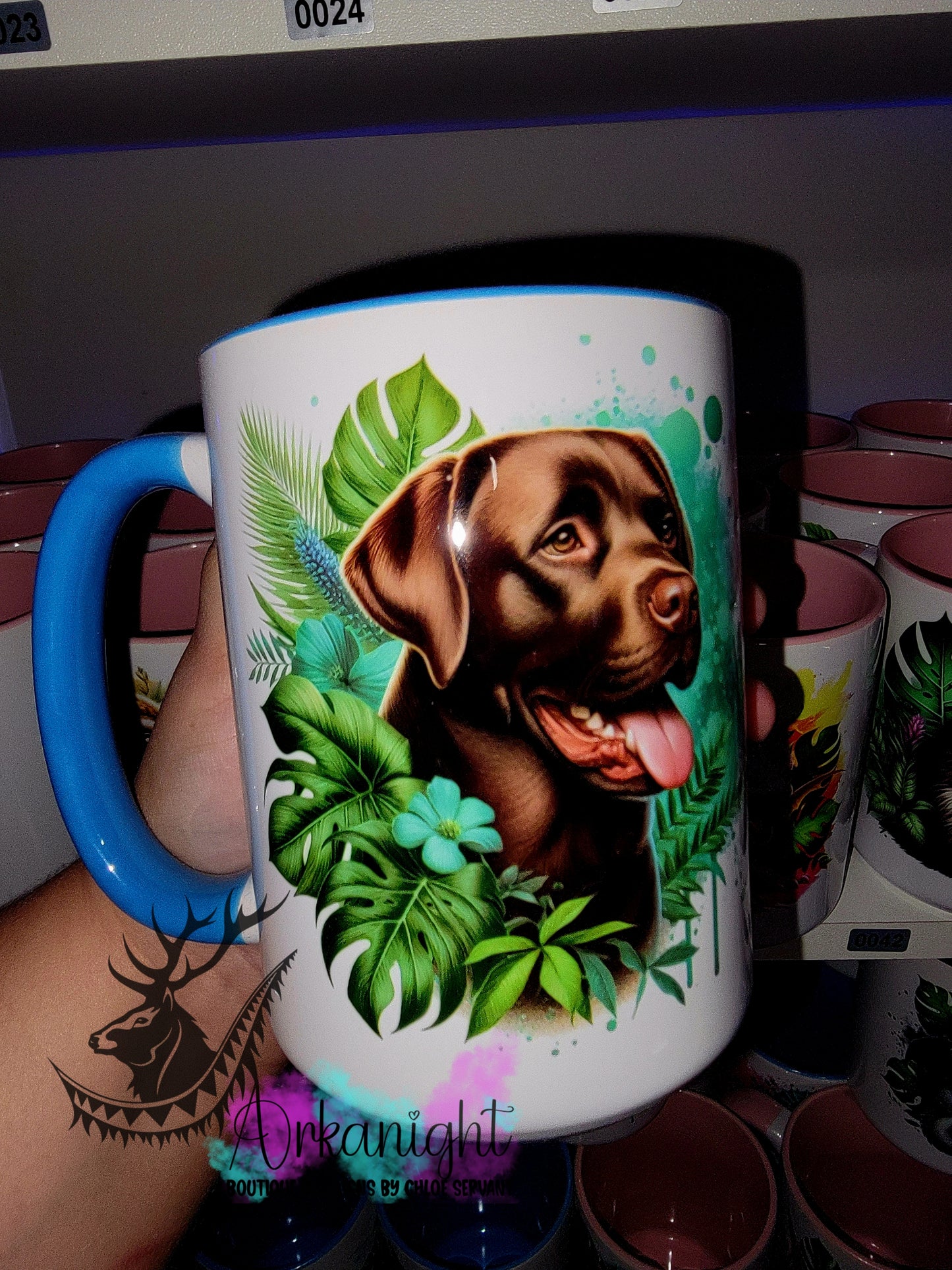 Tasse en céramique sur commande - Monstera & Labrador Brun