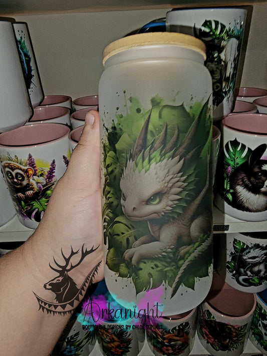 Verre en vitre givré 16oz & Couvercle en Bambou - Bébé Dragon Blanc & Vert Forêt