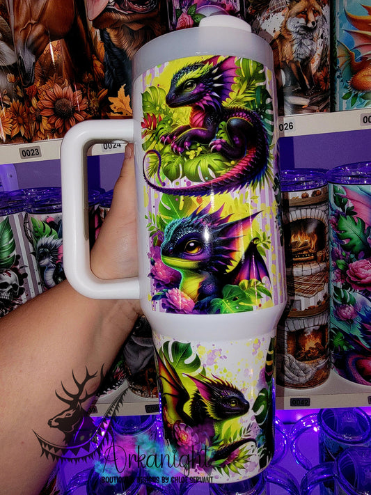 Gourde 40 oz sur commande - Collection Monstera & Bébé Dragon - Noir, Mauve, Fushia & Jaune