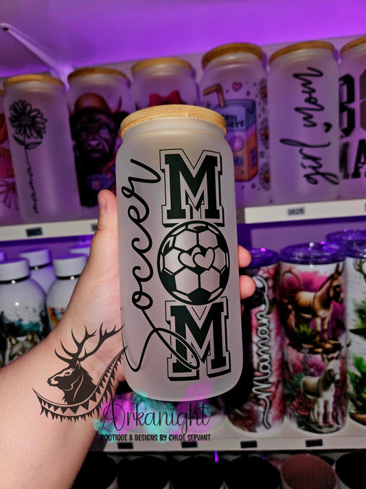 Verre en vitre givré 16oz & Couvercle en Bambou - Soccer Mom