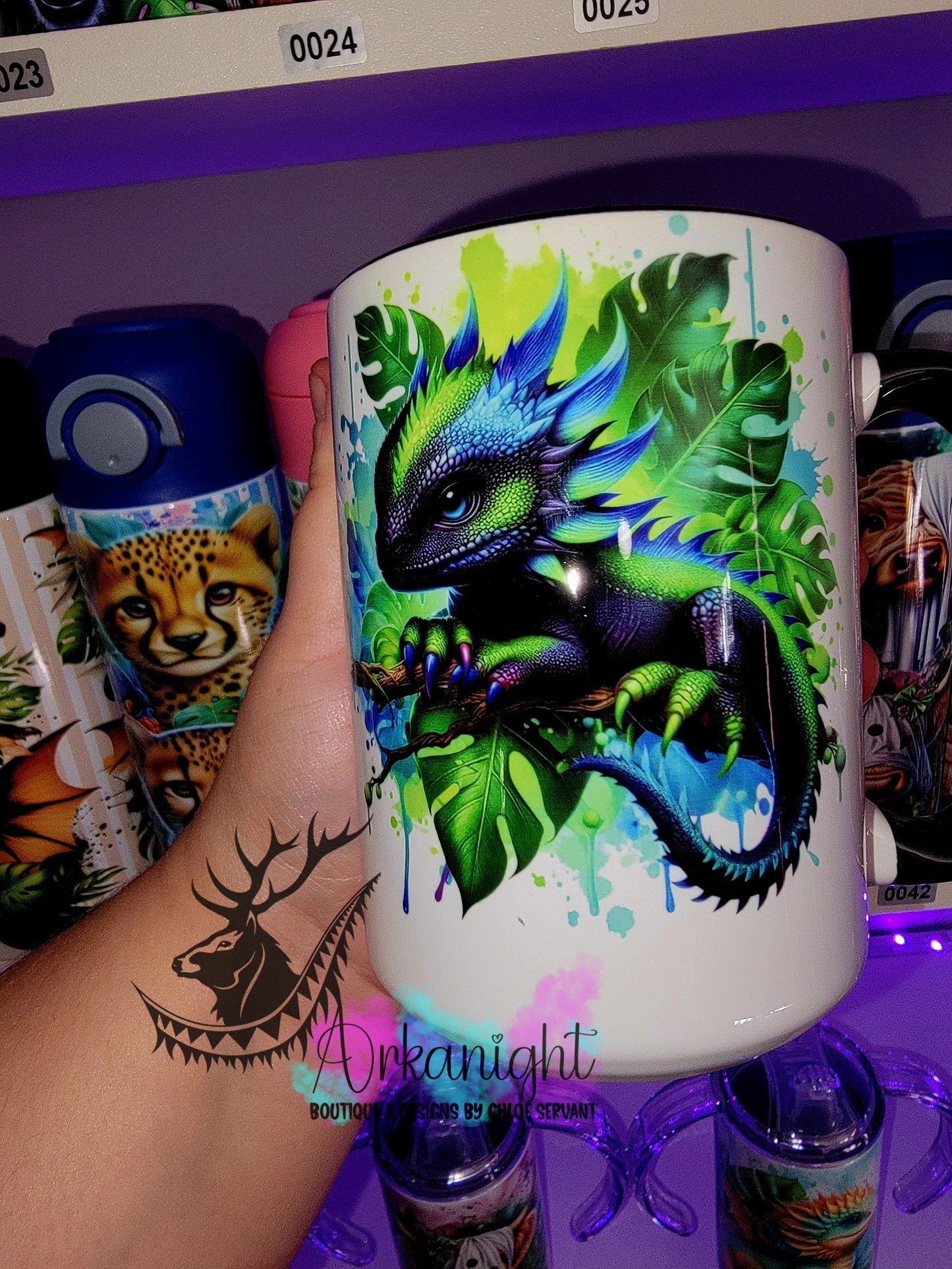 Tasse en céramique sur commande - Bébé Dragon - Noir, Turquoise & Vert Lime
