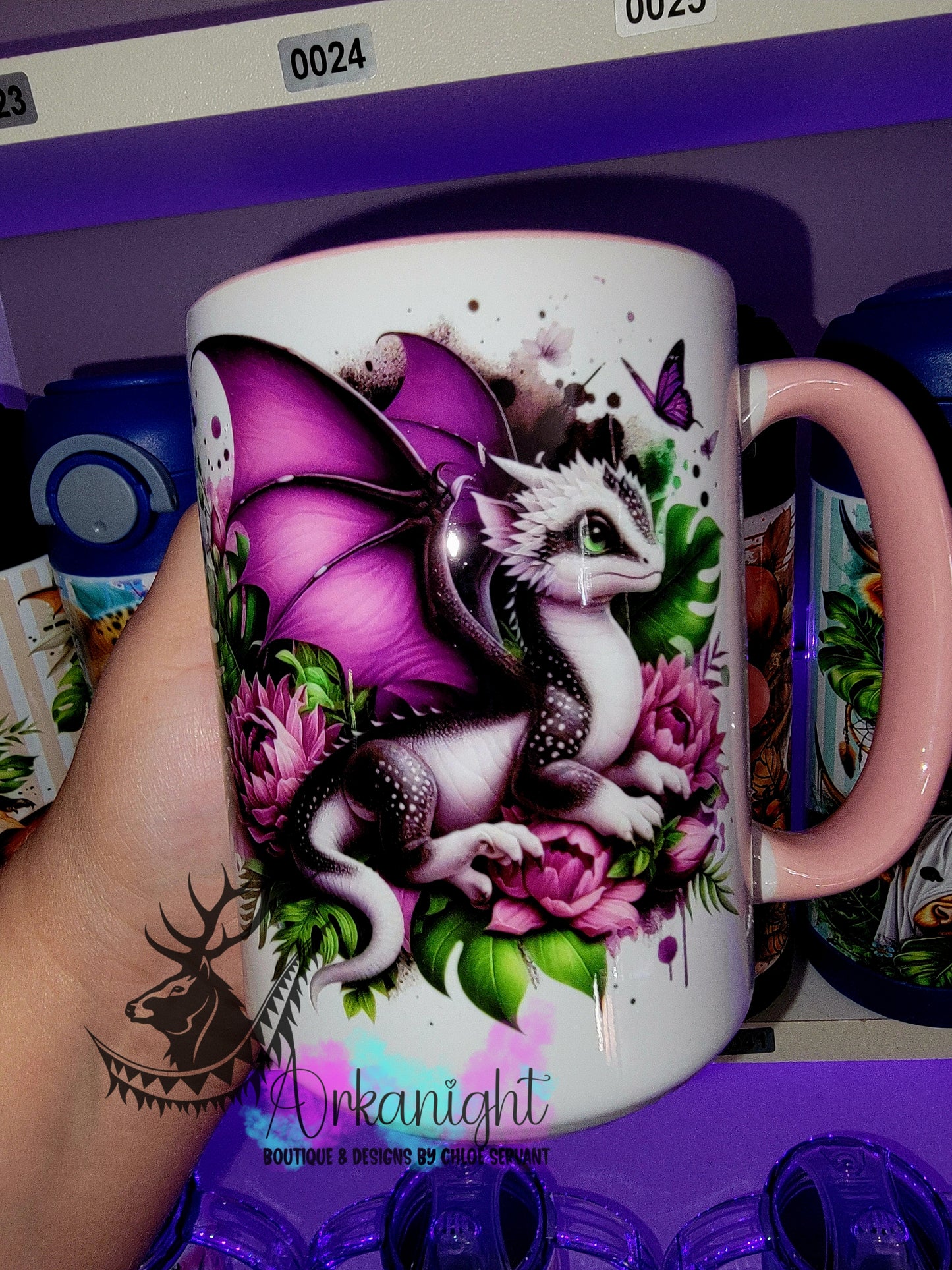 Tasse en céramique sur commande - Bébé Dragon - Noir , Blanc & Lilas